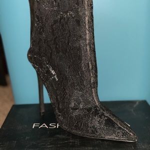 FashionNova Adjust to Fame Bootie 💕